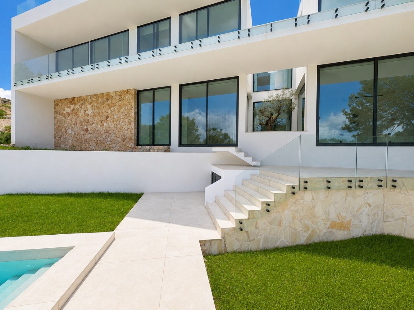 Villa in Santa Ponsa, Mallorca, Spain 4 bedrooms, 345 sq.m. No. 198849