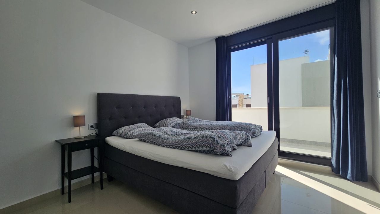 Villa a Villamartin, Alicante, Spagna 6 camere da letto, 208 mq. N° 198317