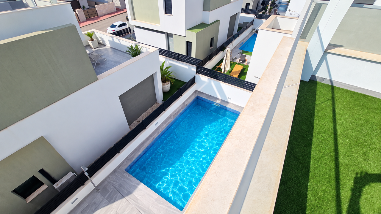 Villa a Villamartin, Alicante, Spagna 6 camere da letto, 208 mq. N° 198317
