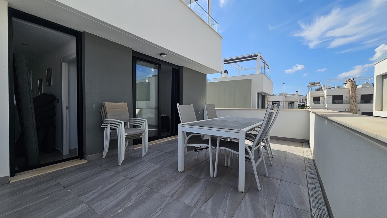 Villa a Villamartin, Alicante, Spagna 6 camere da letto, 208 mq. N° 198317