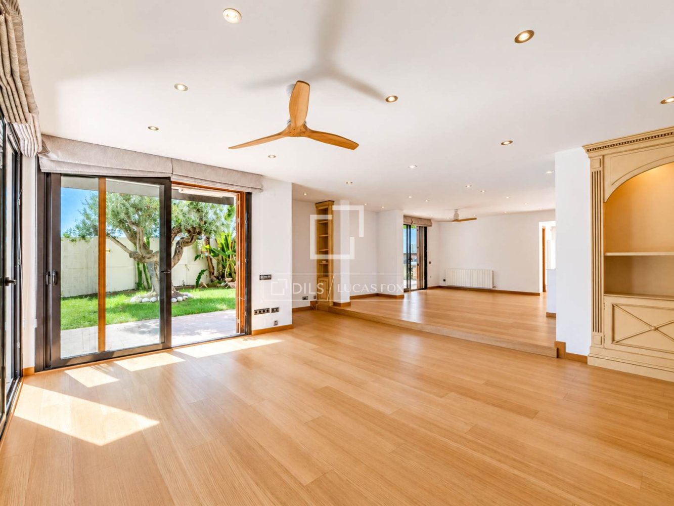 Villa in Sitges, Barcelona, Spain 5 bedrooms, 354 sq.m. No. 198488