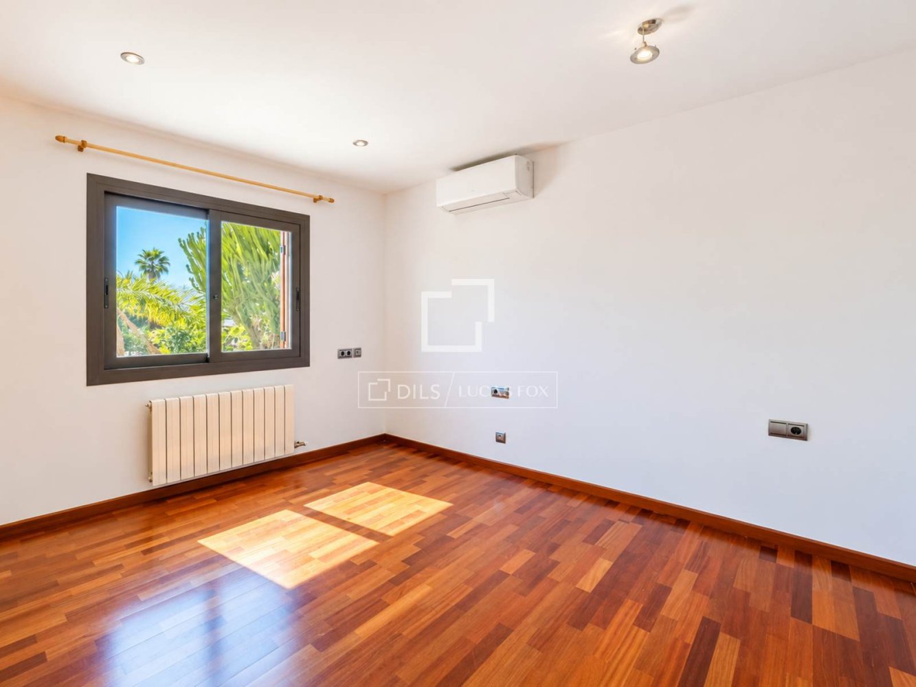 Villa in Sitges, Barcelona, Spain 5 bedrooms, 354 sq.m. No. 198488