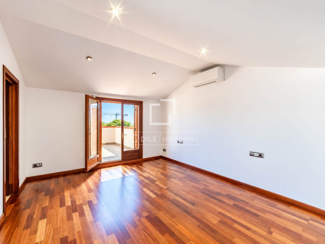 Villa à Sitges, Barcelona, Espagne 5 chambres, 354 m2 No. 198488