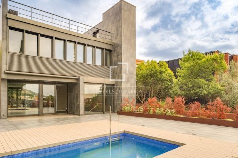 Villa a Barcelona, Spagna 3 camere da letto, 464 mq. N° 197607