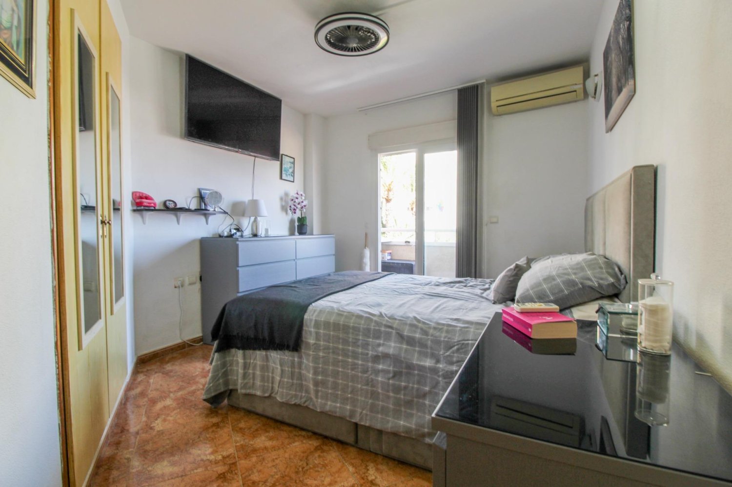 Apartamento en Torrevieja, Alicante, España 3 dormitorios, 126 m2 No. 199859