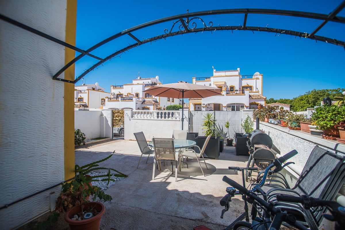 Villa a Vistabella, Alicante, Spagna 3 camere da letto, 110 mq. N° 198270