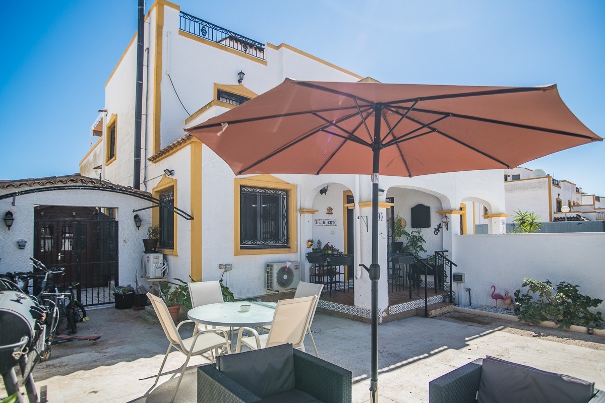 Villa a Vistabella, Alicante, Spagna 3 camere da letto, 110 mq. N° 198270
