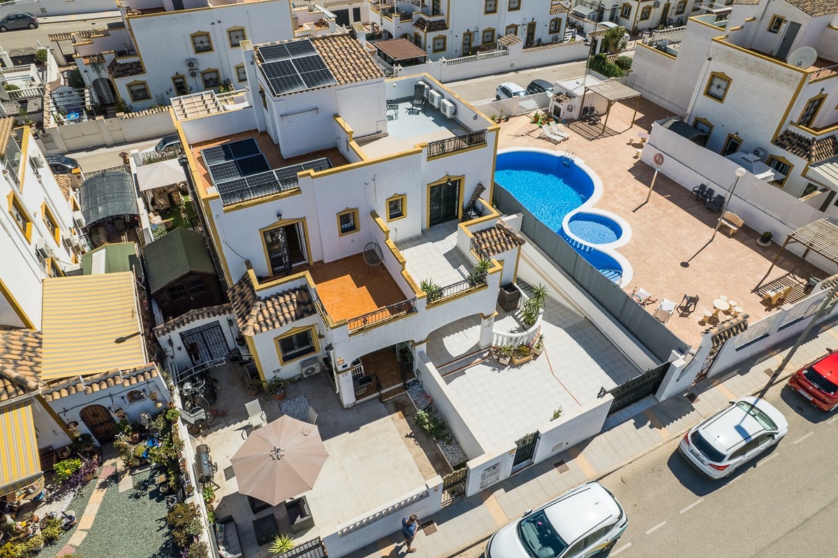 Villa a Vistabella, Alicante, Spagna 3 camere da letto, 110 mq. N° 198270