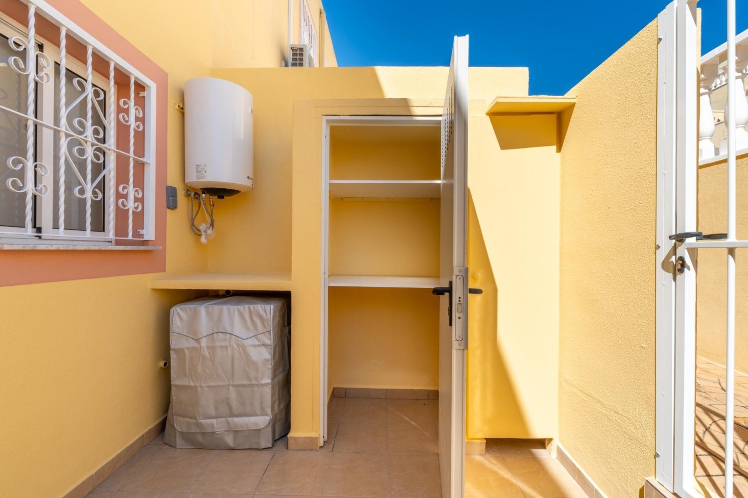 House in Alicante, Spain 75 sq.m. No. 198145