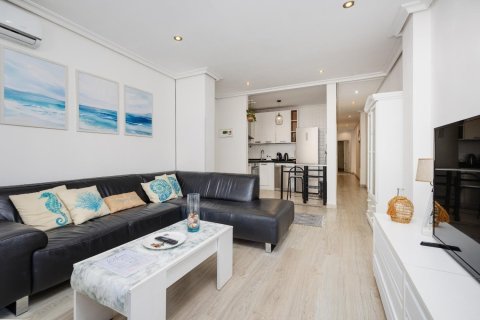 Apartment à Torrevieja, Alicante, Espagne 3 chambres, 92 m2 No. 199003
