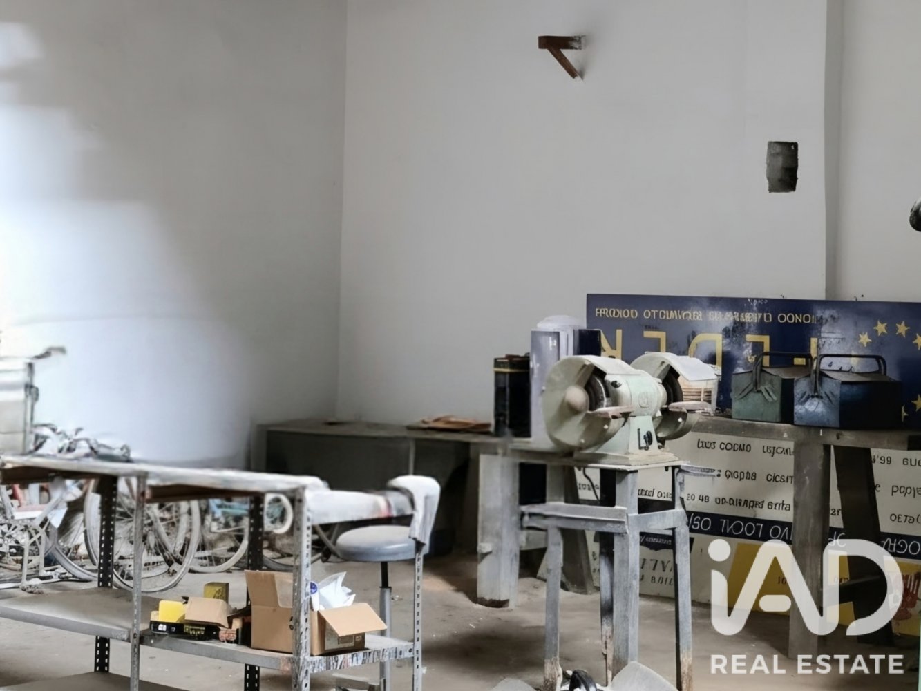 Commercial property in Alginet, Valencia, Spain 356 sq.m. No. 198671