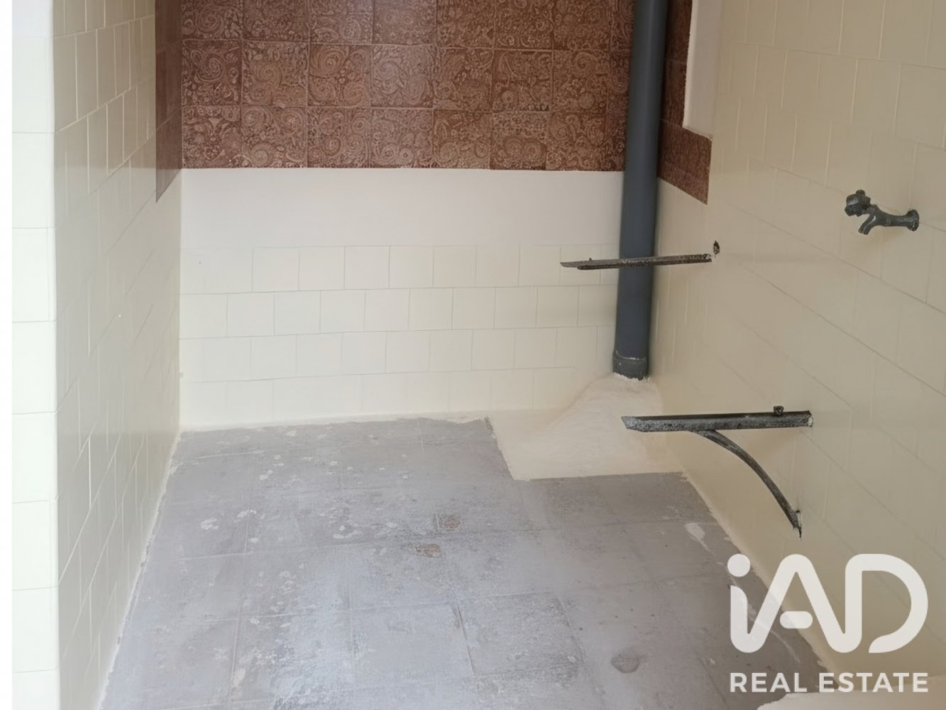 Commercial property in Alginet, Valencia, Spain 356 sq.m. No. 198671