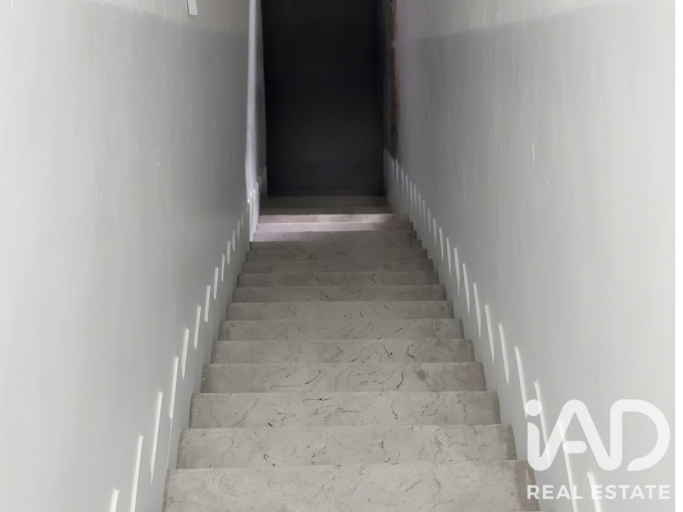 Commercial property in Alginet, Valencia, Spain 356 sq.m. No. 198671