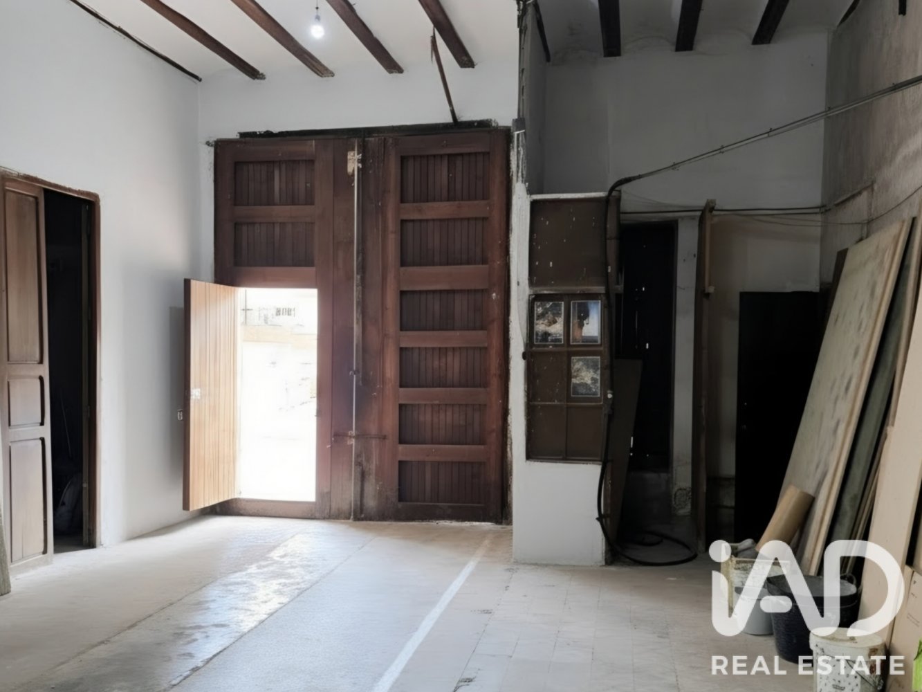 Commercial property in Alginet, Valencia, Spain 356 sq.m. No. 198671