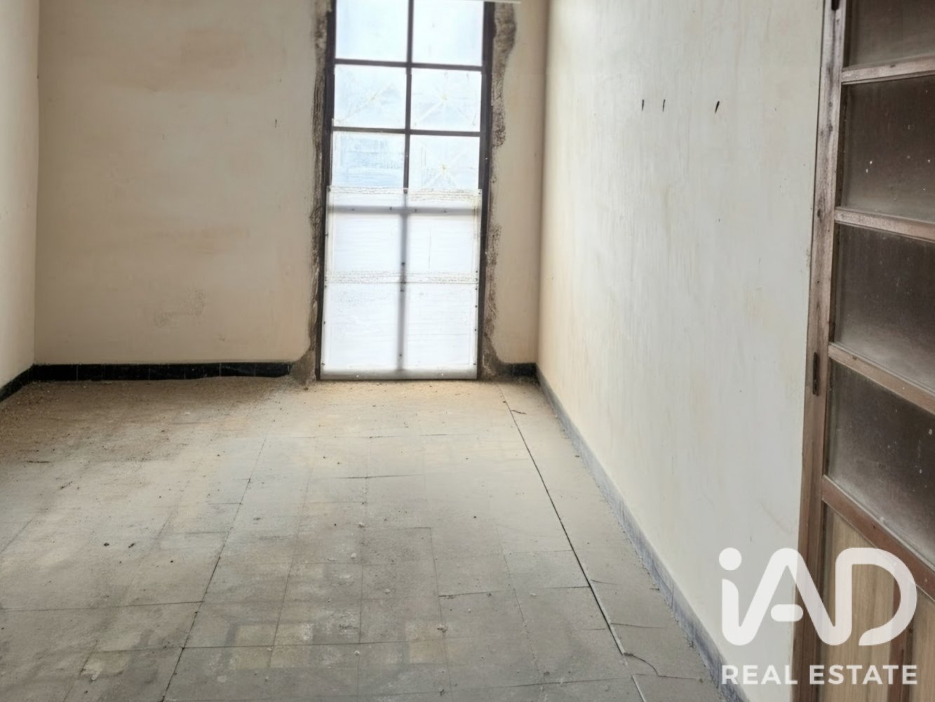 Commercial property in Alginet, Valencia, Spain 356 sq.m. No. 198671