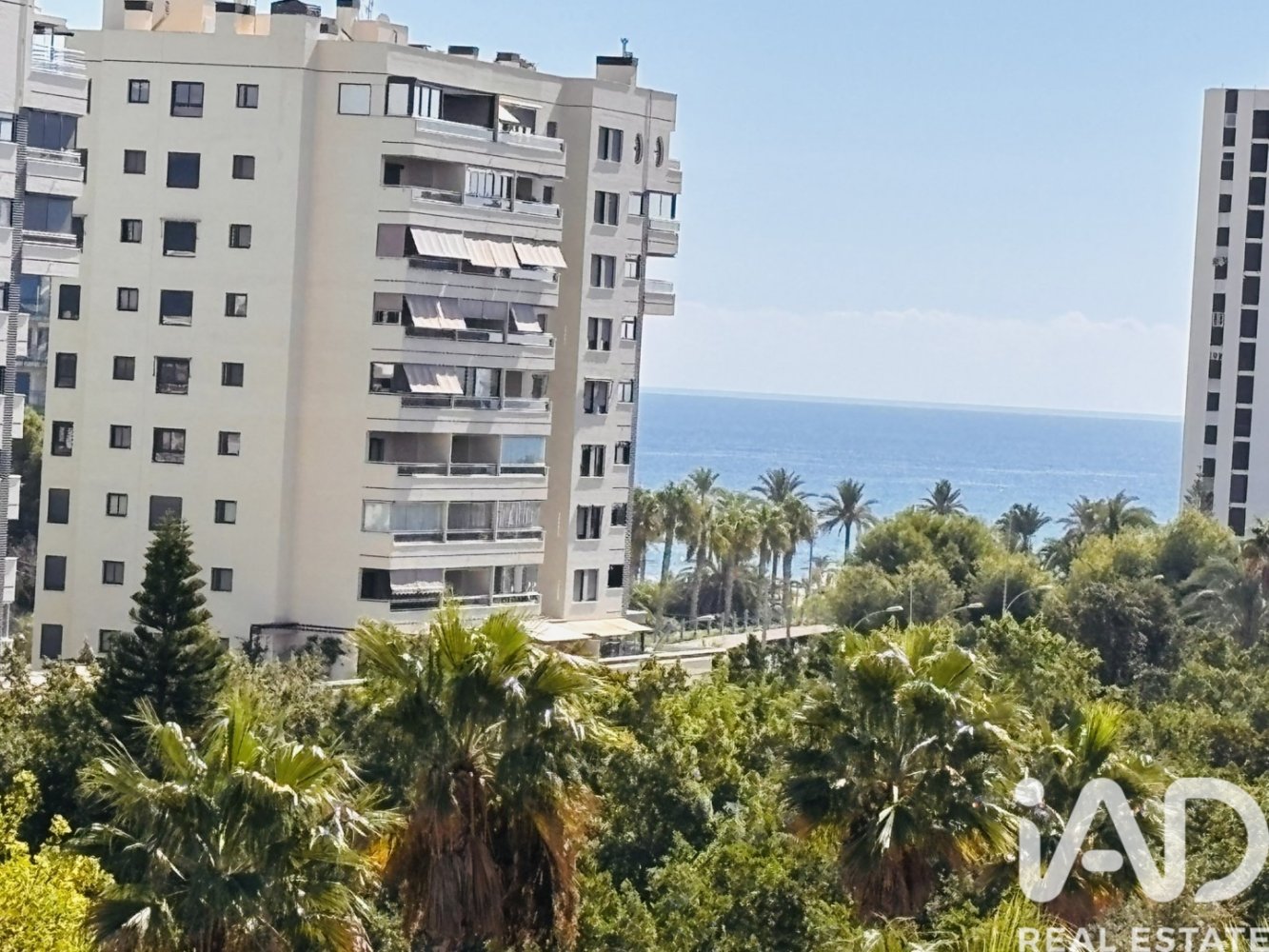 Apartment in Alicante, Spain 4 bedrooms, 100 sq.m. No. 198619