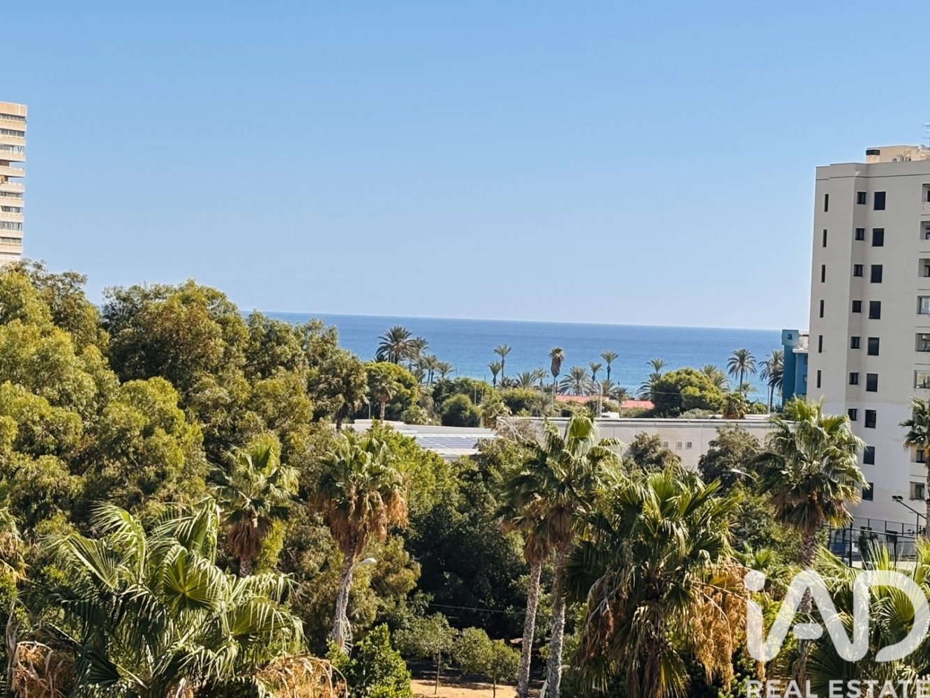 Apartment in Alicante, Spain 4 bedrooms, 100 sq.m. No. 198619