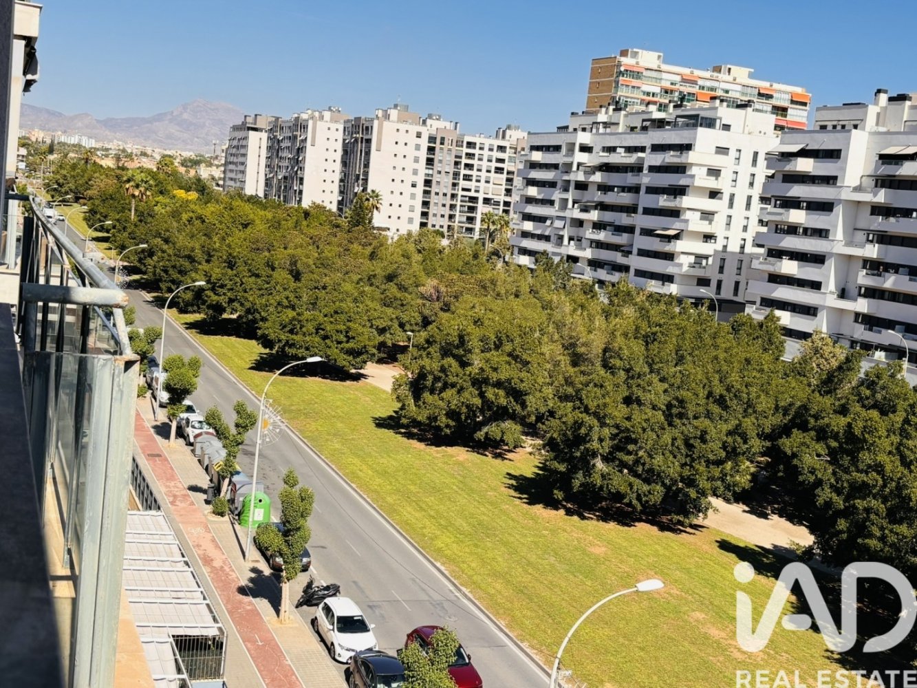 Apartment in Alicante, Spain 4 bedrooms, 100 sq.m. No. 198619