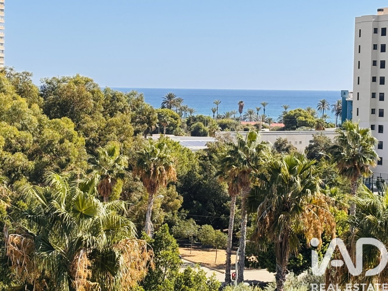 Apartment in Alicante, Spain 4 bedrooms, 100 sq.m. No. 198619