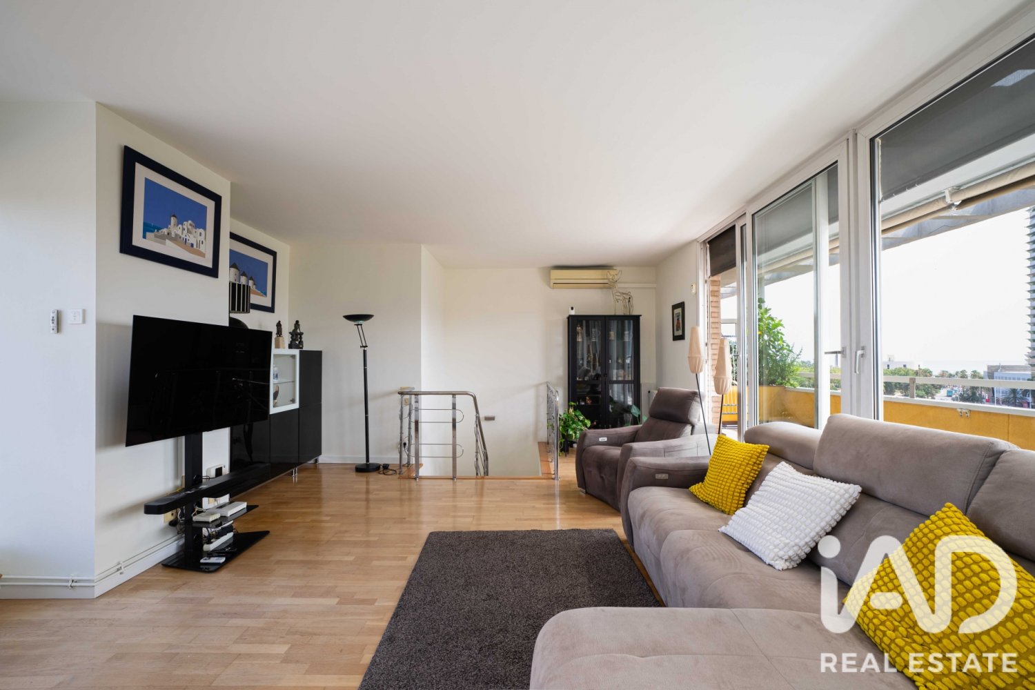 Dvīņu māja Barcelona, Spānijā 3 istabas, 246 m2 Nr. 197722