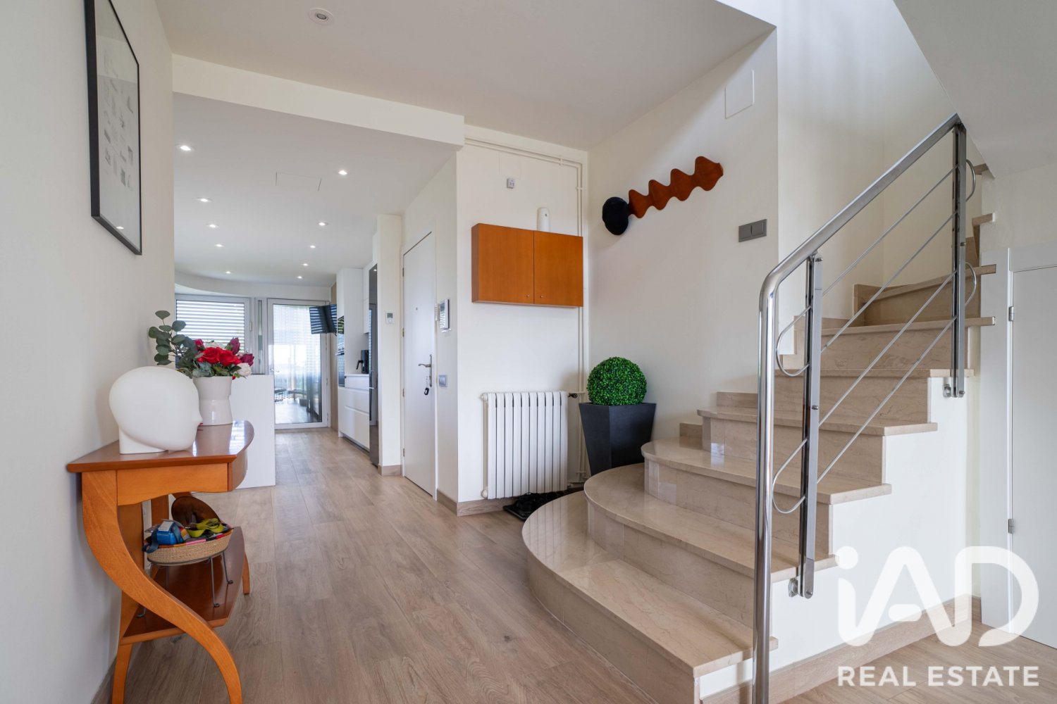 Dvīņu māja Barcelona, Spānijā 3 istabas, 246 m2 Nr. 197722