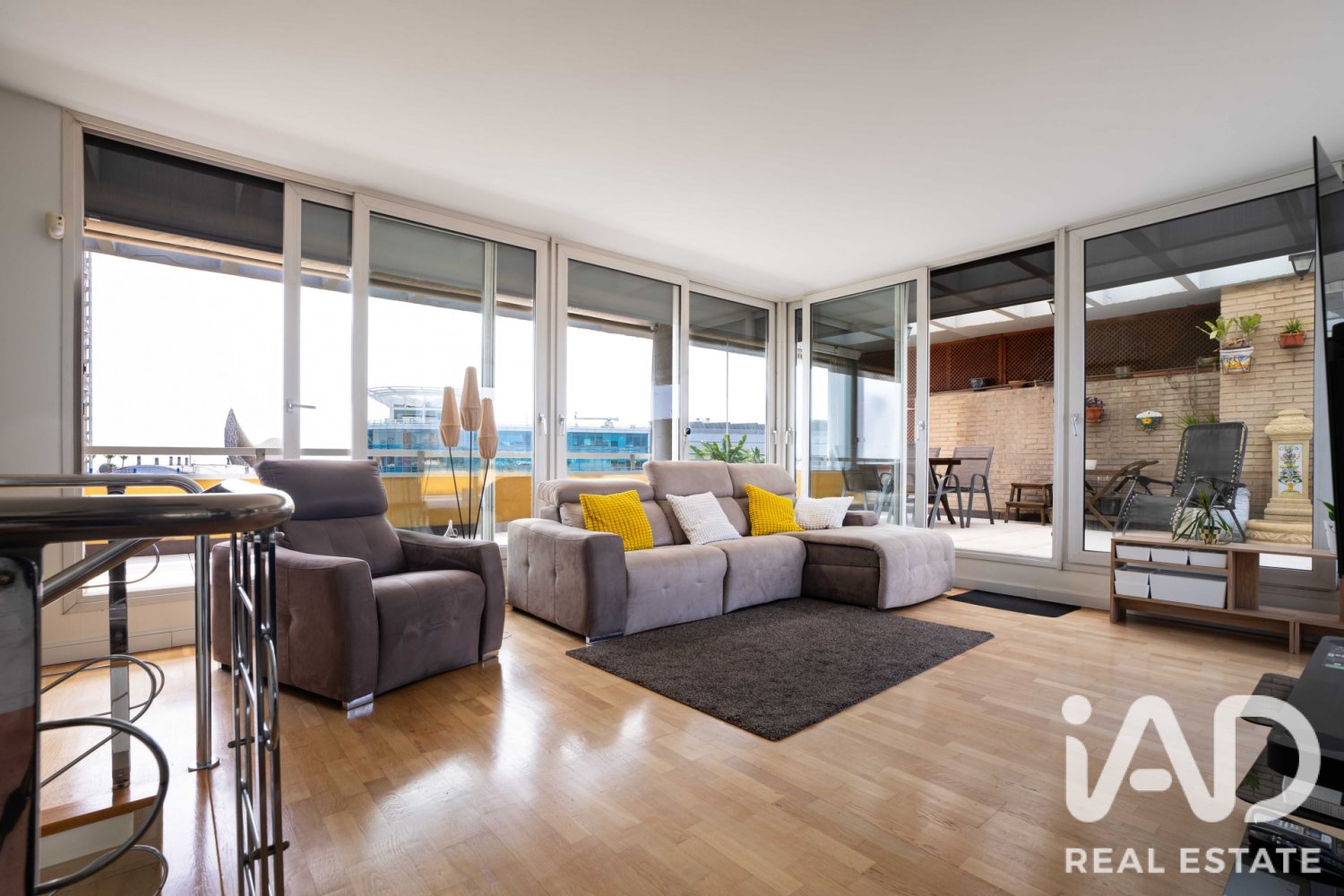 Dvīņu māja Barcelona, Spānijā 3 istabas, 246 m2 Nr. 197722