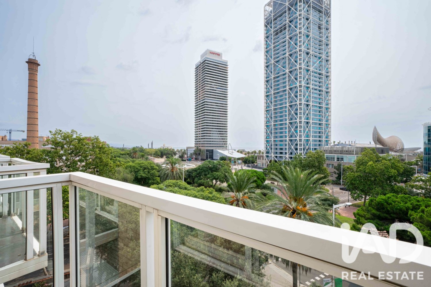 Dvīņu māja Barcelona, Spānijā 3 istabas, 246 m2 Nr. 197722