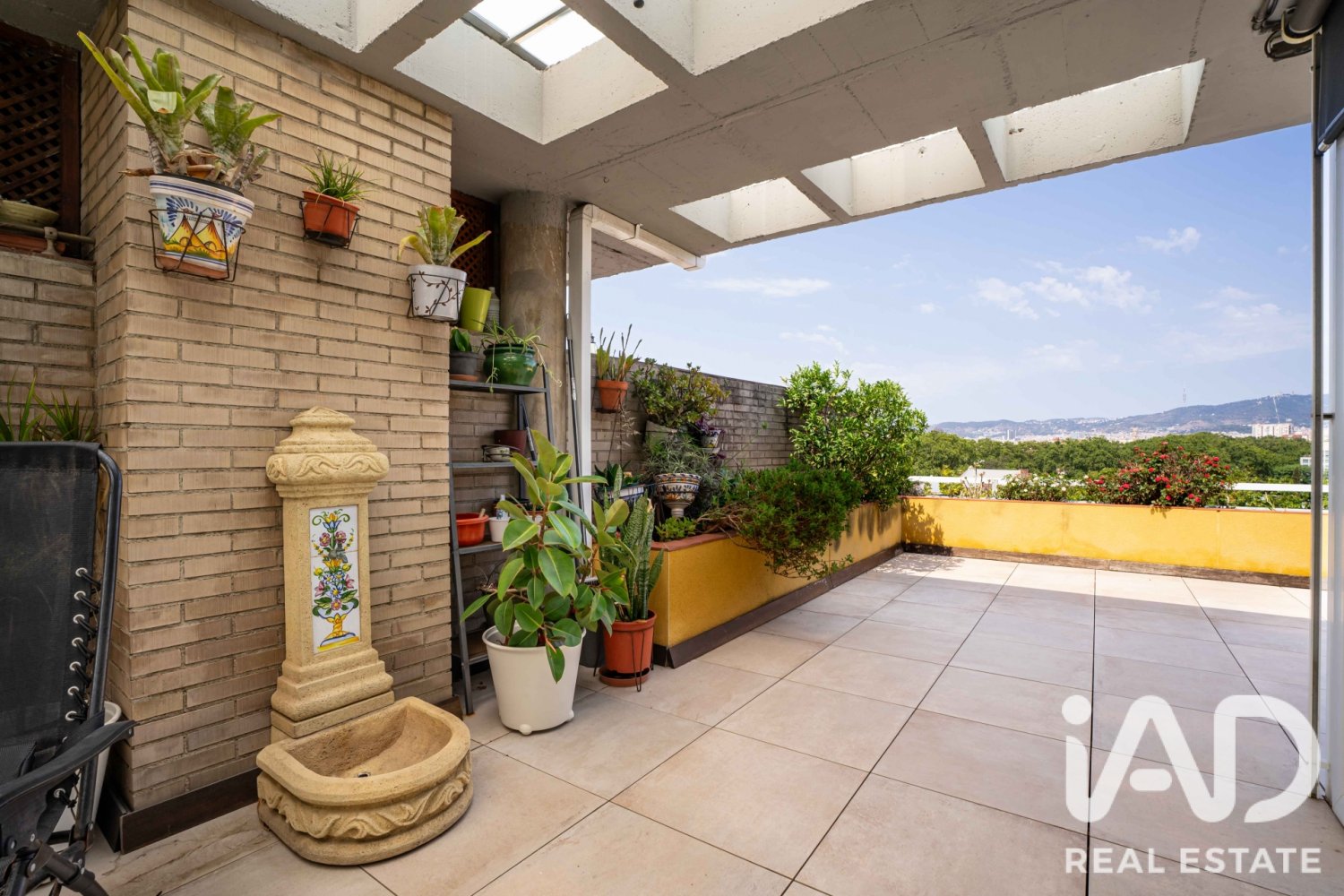 Dvīņu māja Barcelona, Spānijā 3 istabas, 246 m2 Nr. 197722