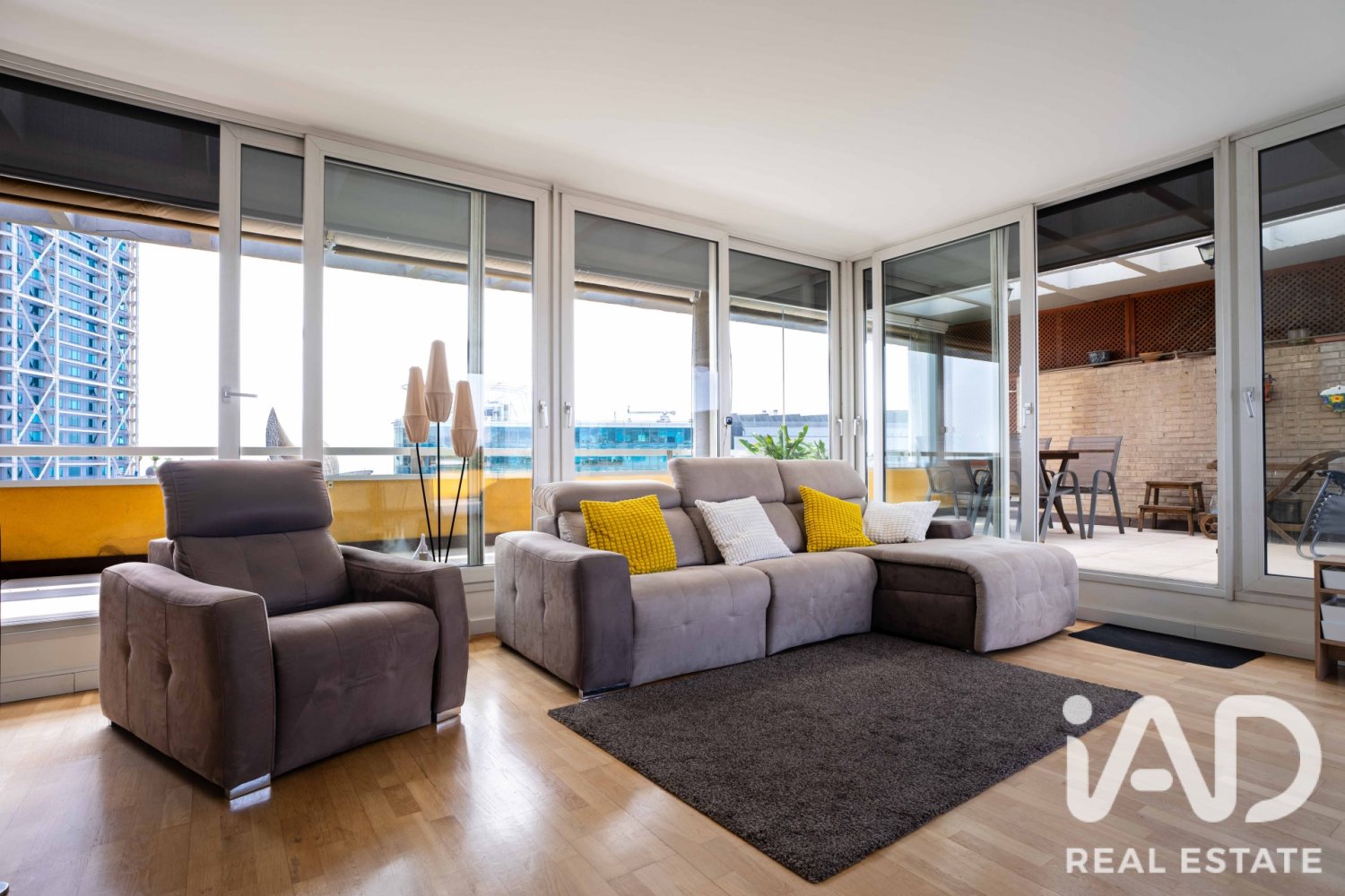 Dvīņu māja Barcelona, Spānijā 3 istabas, 246 m2 Nr. 197722