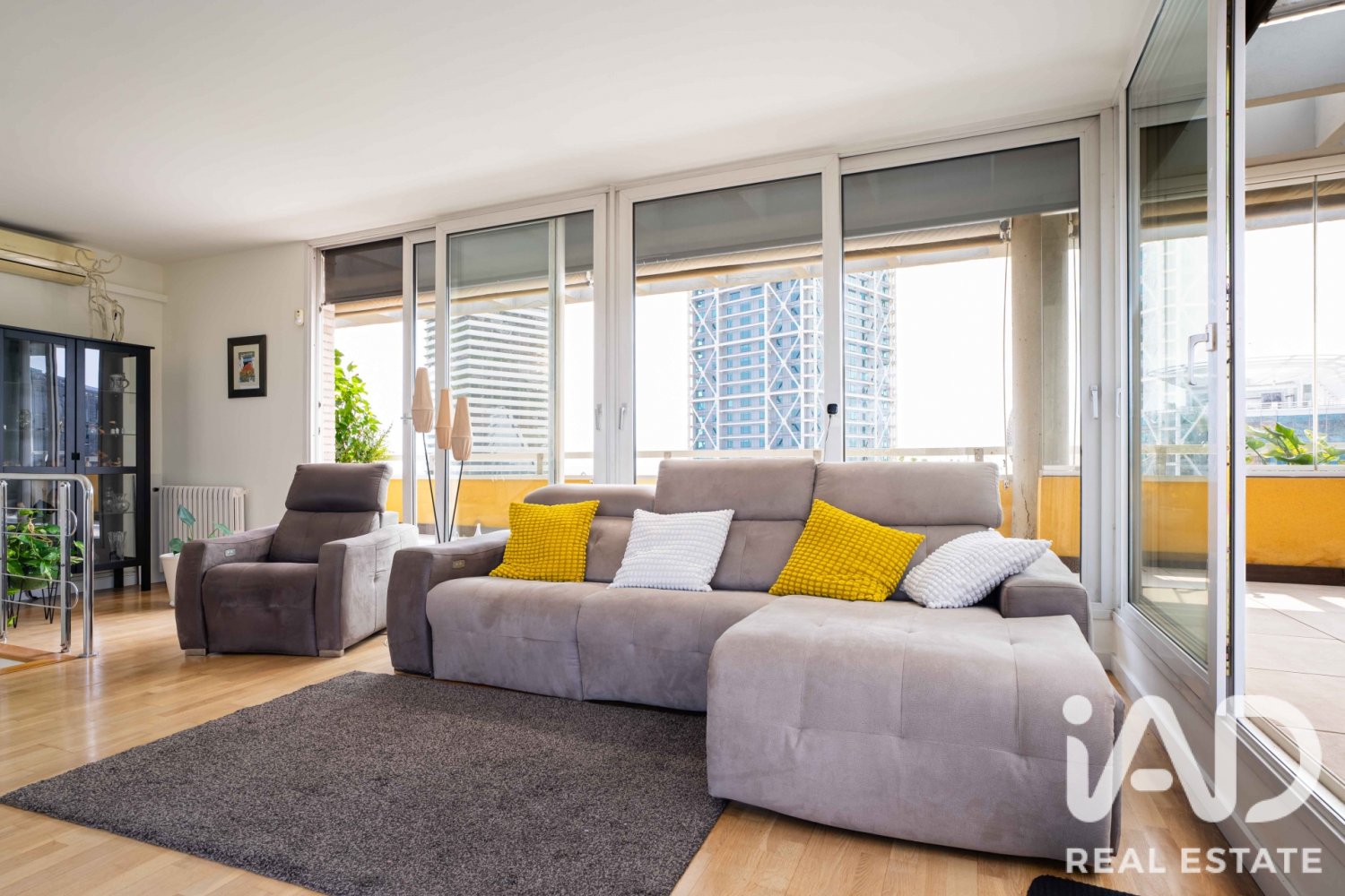 Dvīņu māja Barcelona, Spānijā 3 istabas, 246 m2 Nr. 197722