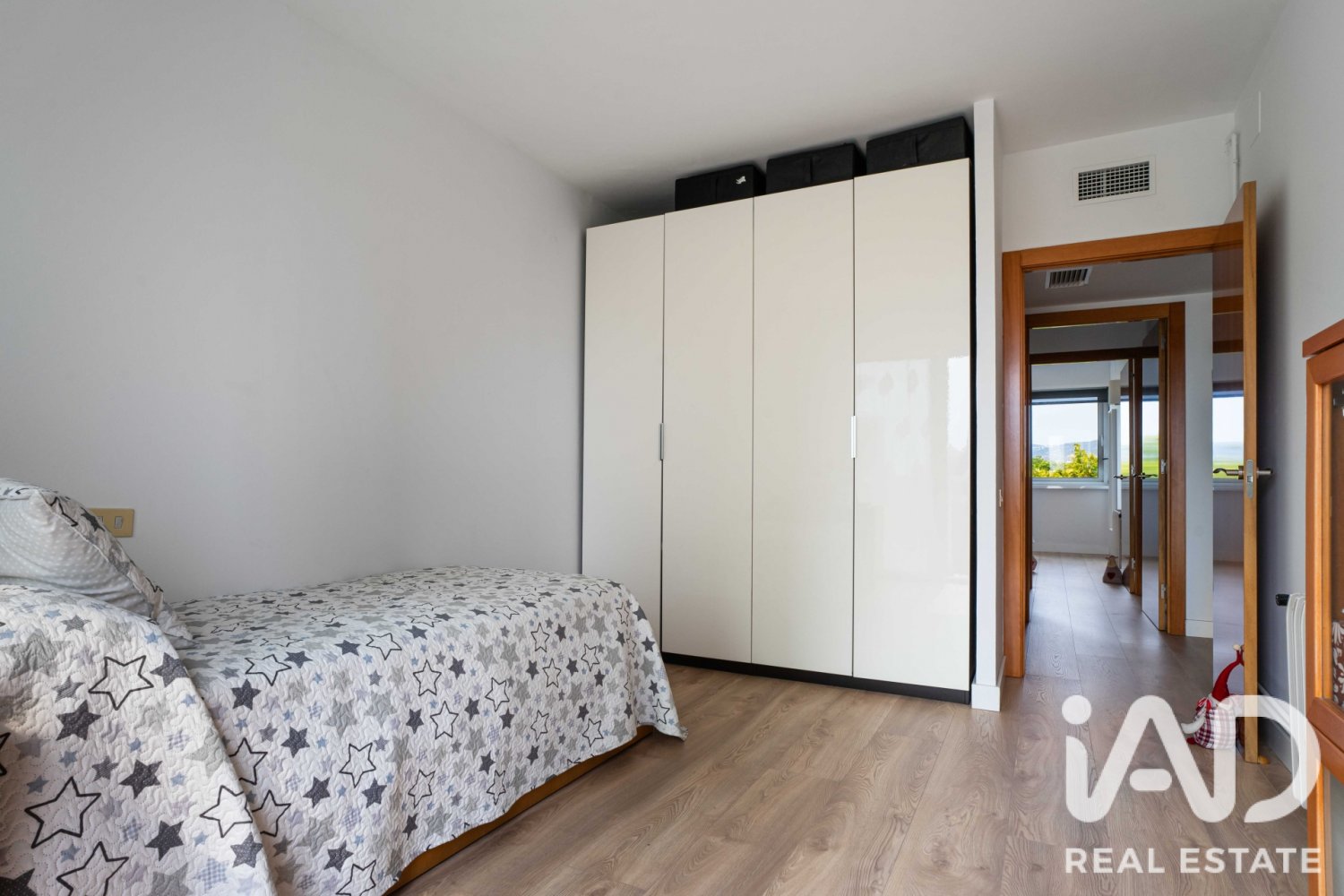 Dvīņu māja Barcelona, Spānijā 3 istabas, 246 m2 Nr. 197722