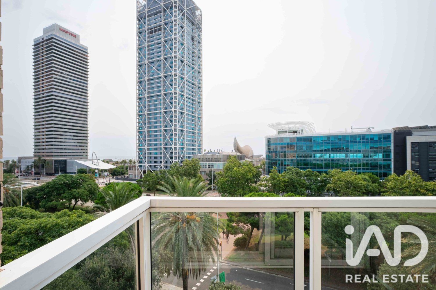 Dvīņu māja Barcelona, Spānijā 3 istabas, 246 m2 Nr. 197722