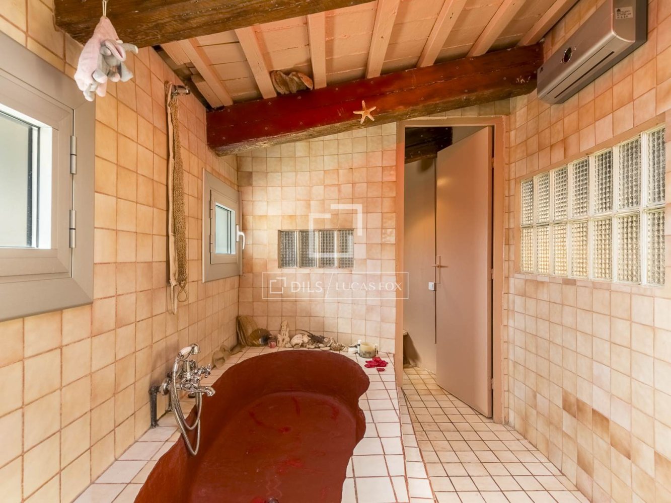Apartment à Barcelona, Espagne 2 chambres, 368 m2 No. 199146