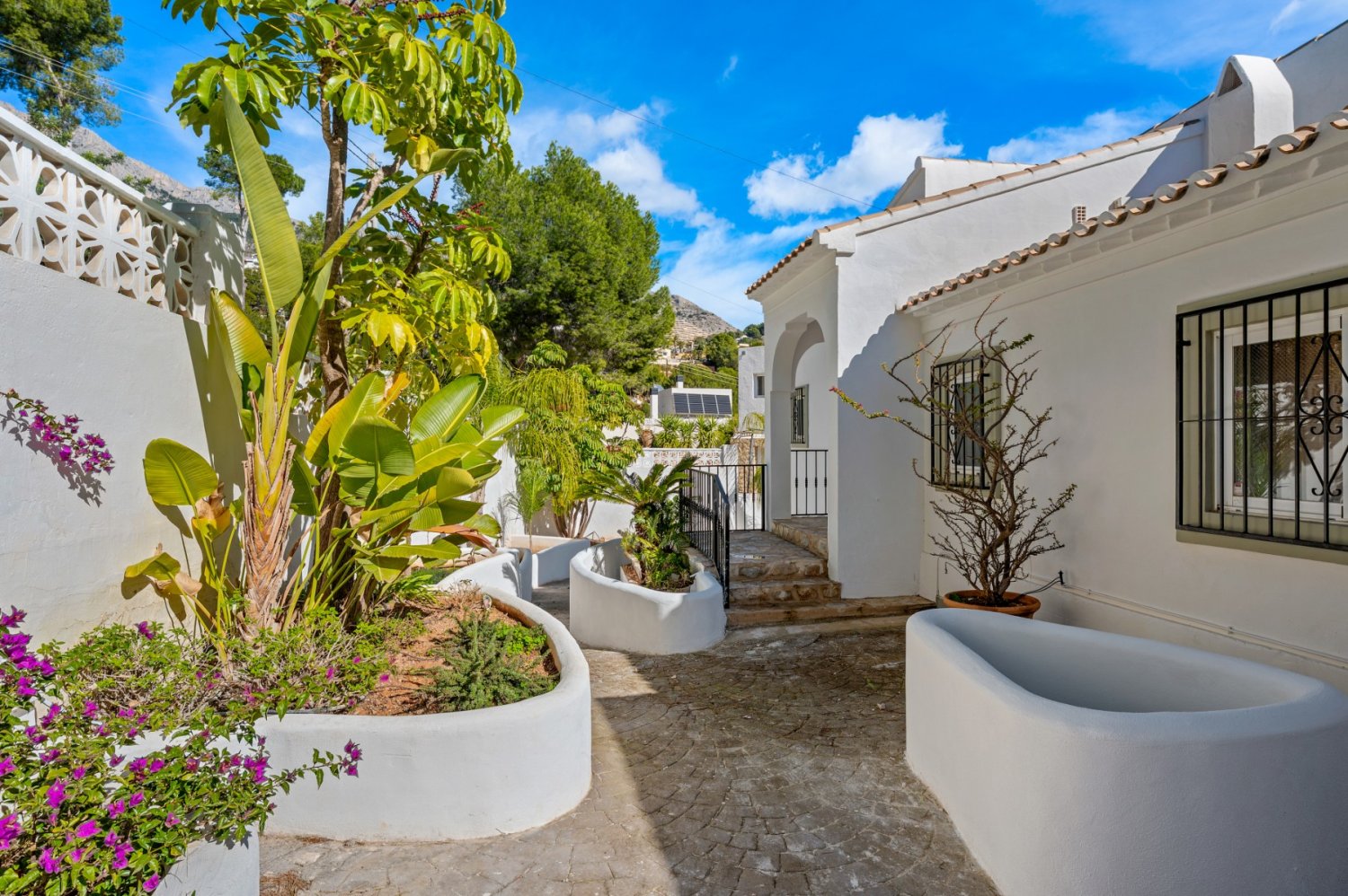 Villa in Altea, Alicante, Spain 6 bedrooms, 425 sq.m. No. 188993