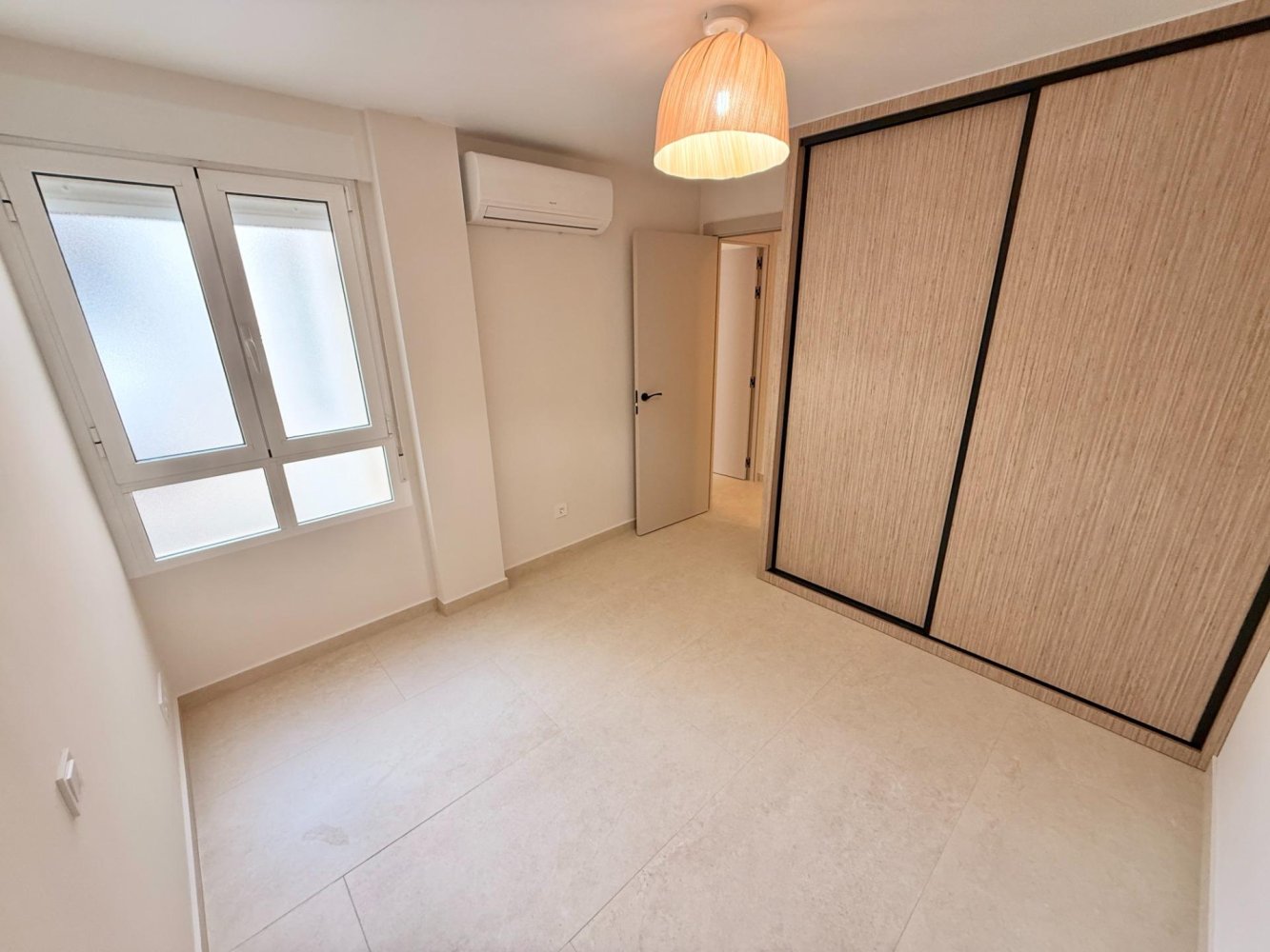 Apartamento en Torrevieja, Alicante, España 3 dormitorios, 115 m2 No. 198742