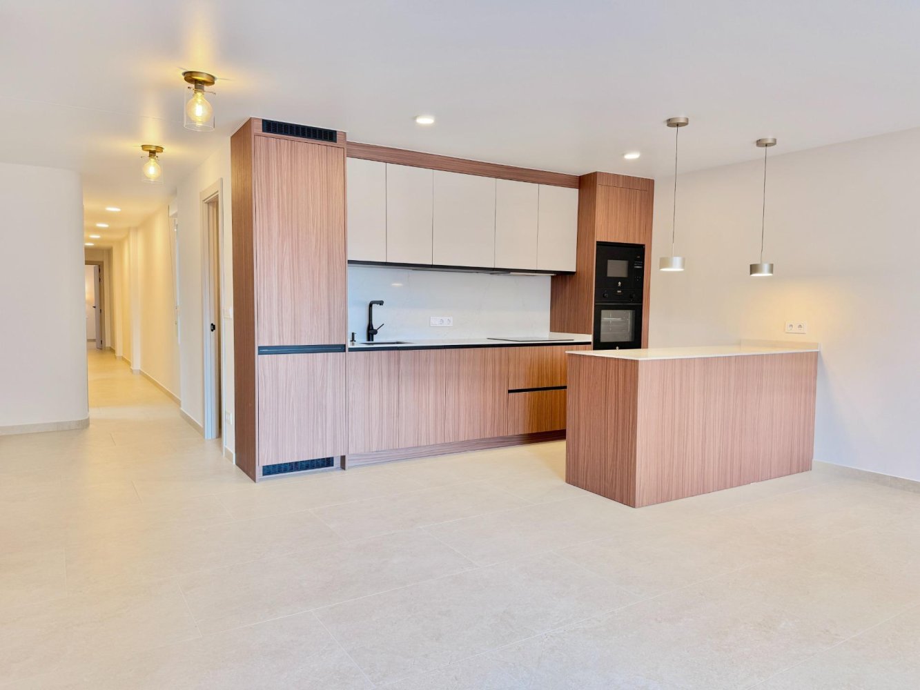 Apartamento en Torrevieja, Alicante, España 3 dormitorios, 115 m2 No. 198742