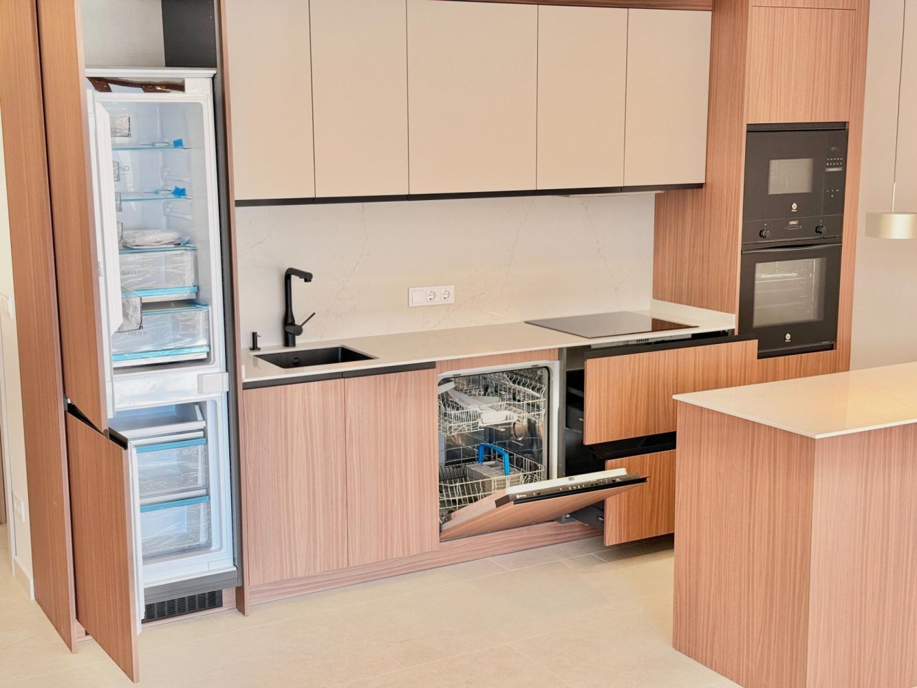 Apartamento en Torrevieja, Alicante, España 3 dormitorios, 115 m2 No. 198742