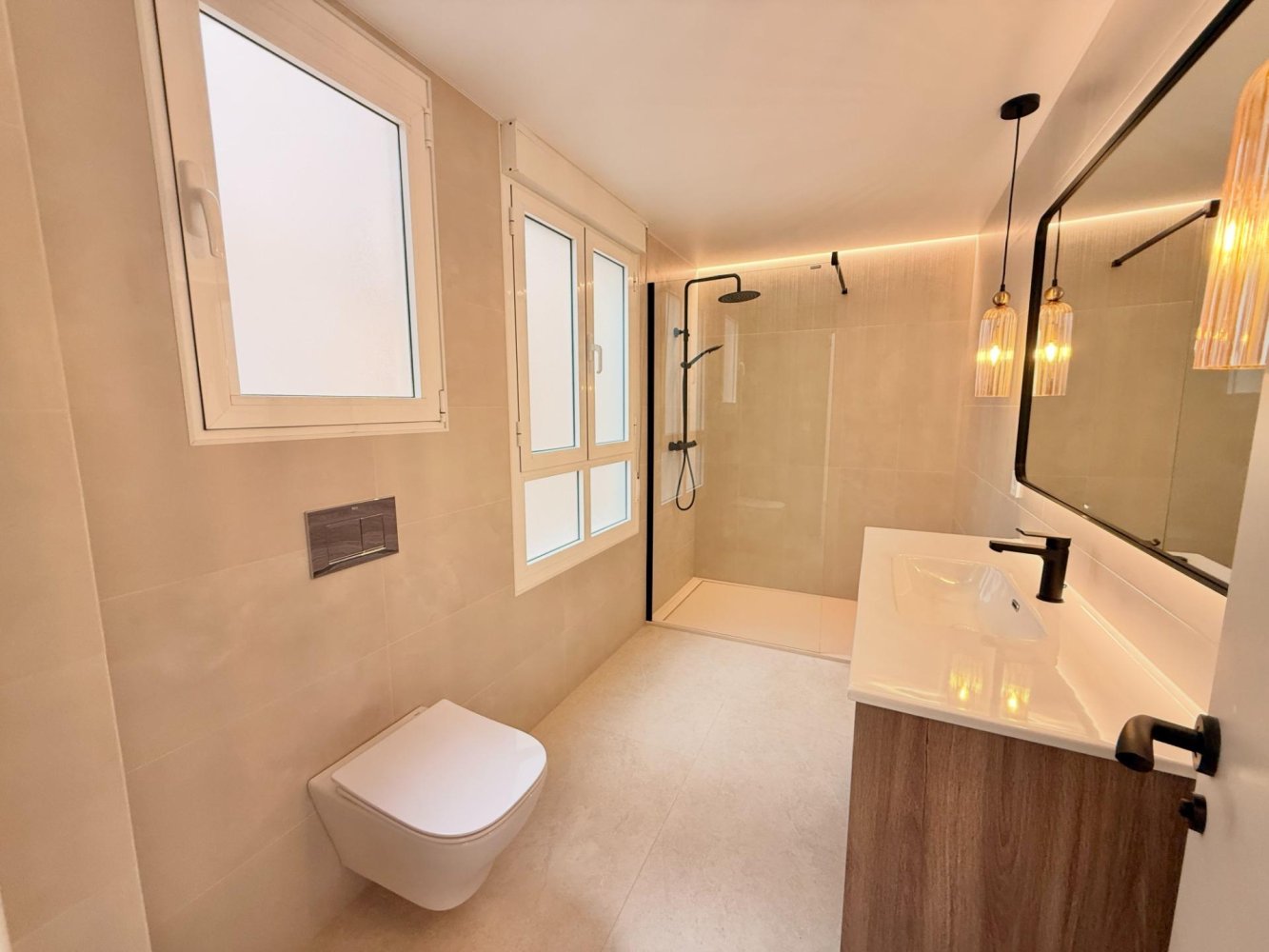 Apartamento en Torrevieja, Alicante, España 3 dormitorios, 115 m2 No. 198742