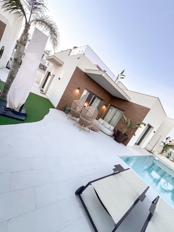 Villa i San Miguel de Salinas, Alicante, Spanien 4 sovrum, 263 kvm. Nr. 199292