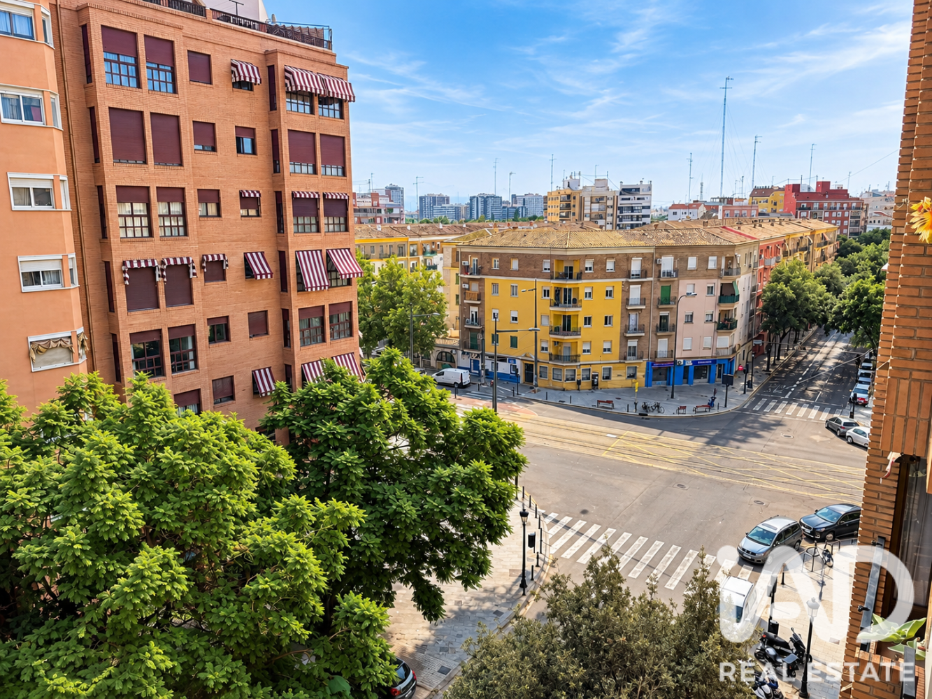 Apartment in Valencia, Spain 4 bedrooms, 118 sq.m. No. 198690