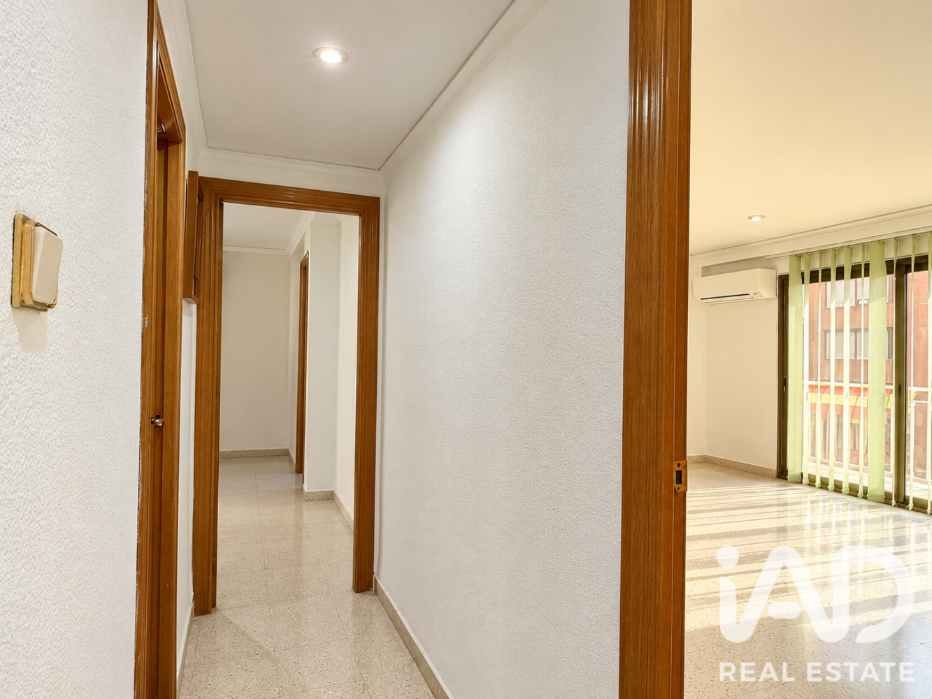Apartment in Valencia, Spain 4 bedrooms, 118 sq.m. No. 198690