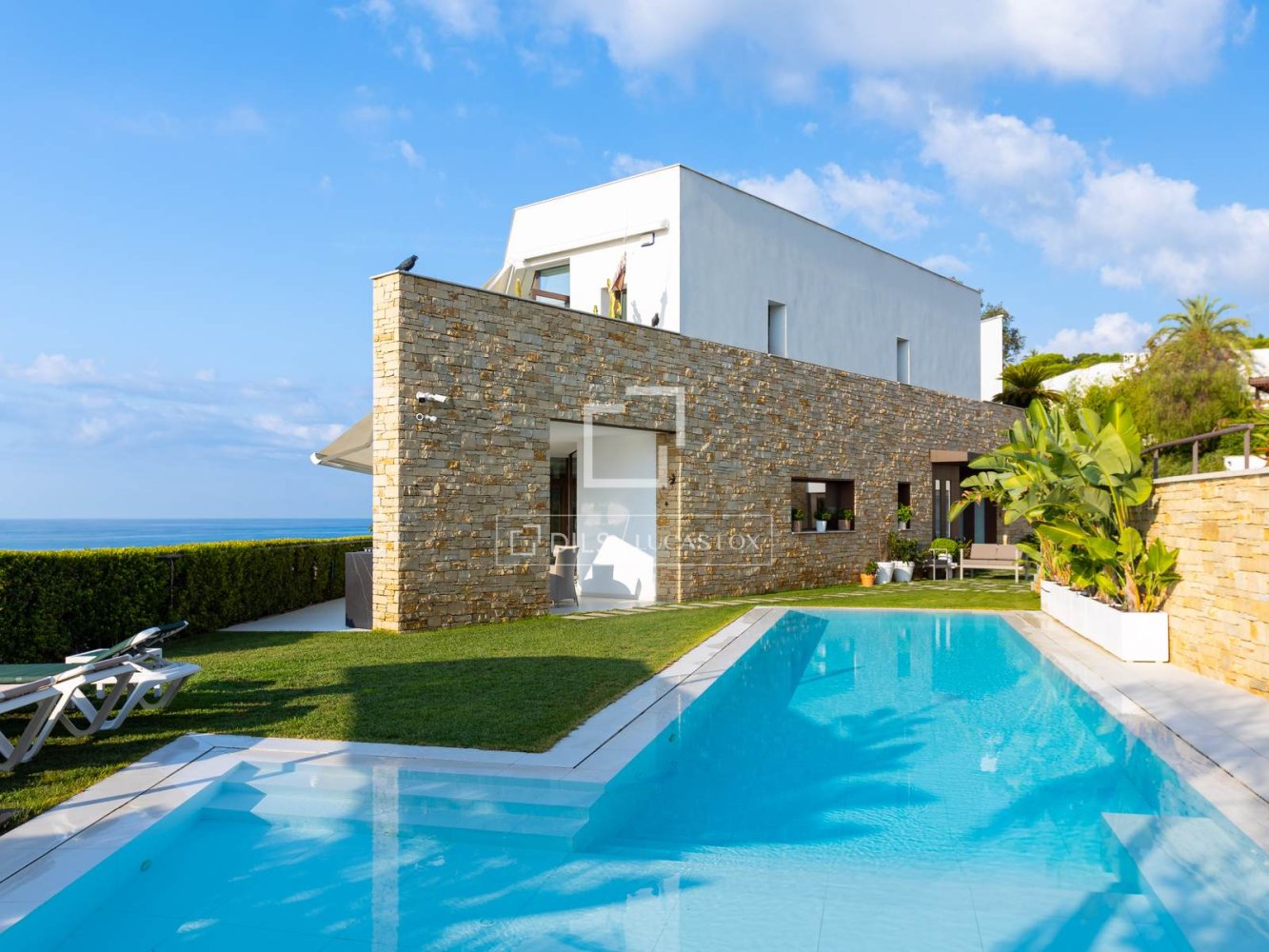 Villa a Sant Pol de Mar, Barcelona, Spagna 4 camere da letto, 375 mq. N° 197105