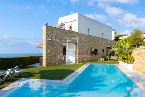Villa a Sant Pol de Mar, Barcelona, Spagna 4 camere da letto, 375 mq. N° 197105