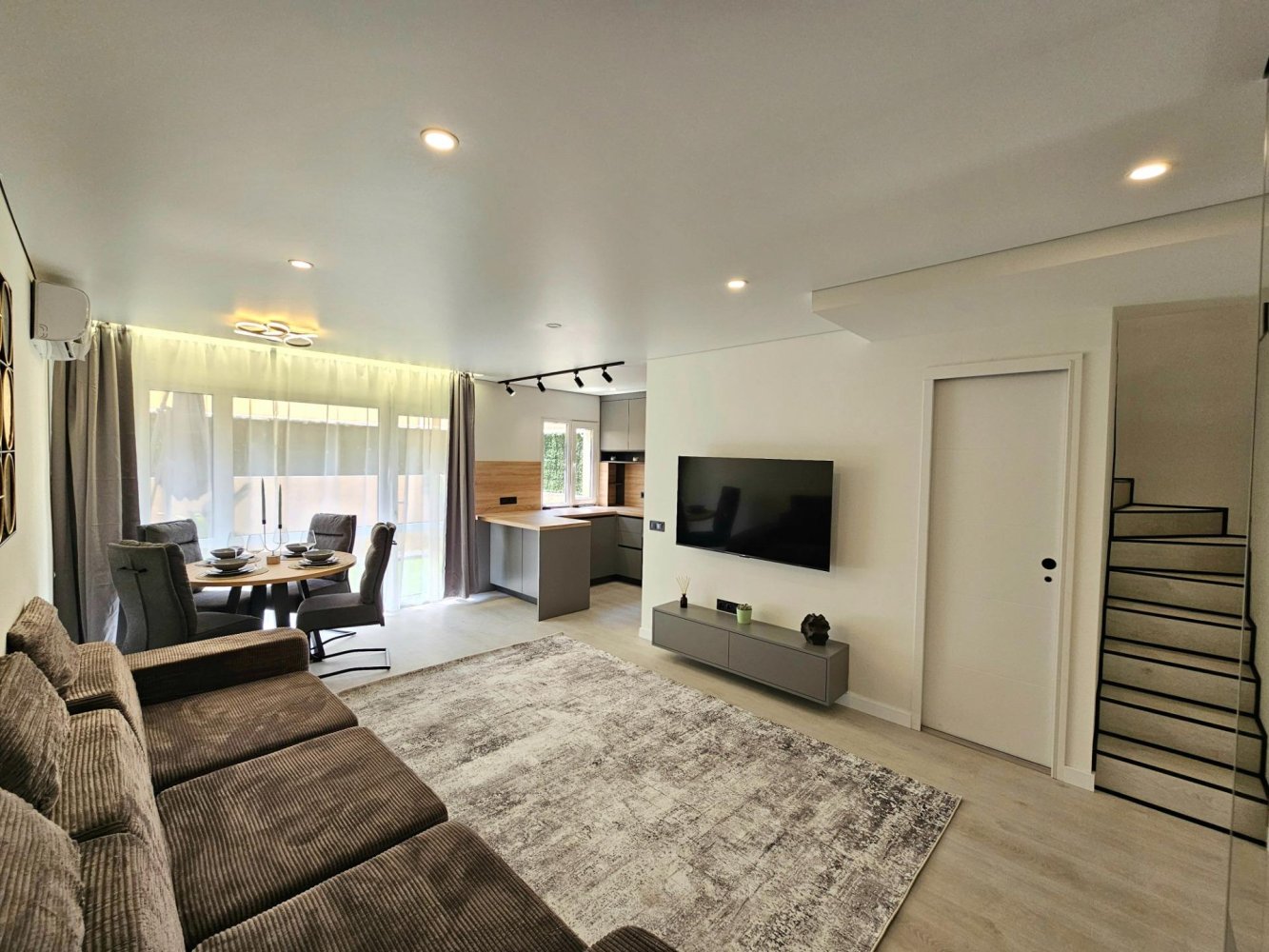 Bungalow a Torrevieja, Alicante, Spagna 2 camere da letto, 105 mq. N° 190475