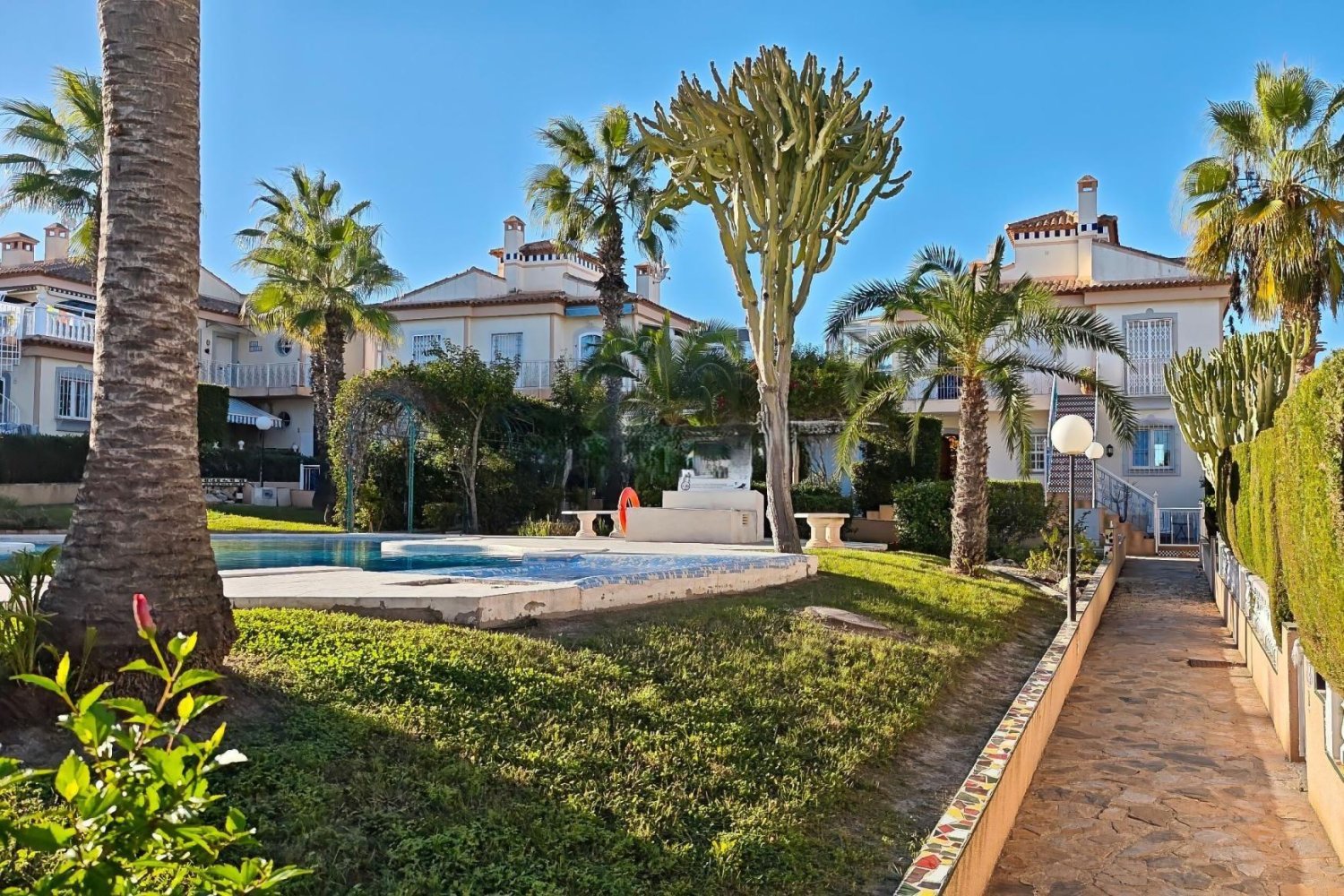 Bungalow i Los Balcones, Alicante, Spanien 2 sovrum, 75 kvm. Nr. 198446
