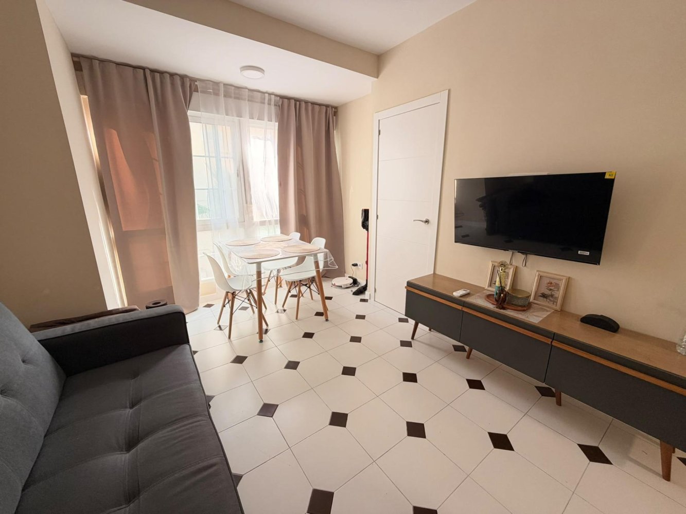 Apartamento en Torrevieja, Alicante, España 3 dormitorios, 90 m2 No. 199863