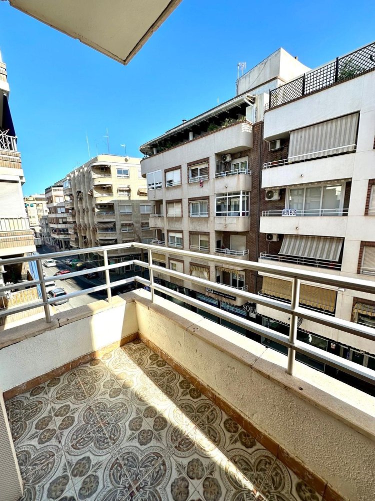 Apartamento en Torrevieja, Alicante, España 3 dormitorios, 93 m2 No. 199812