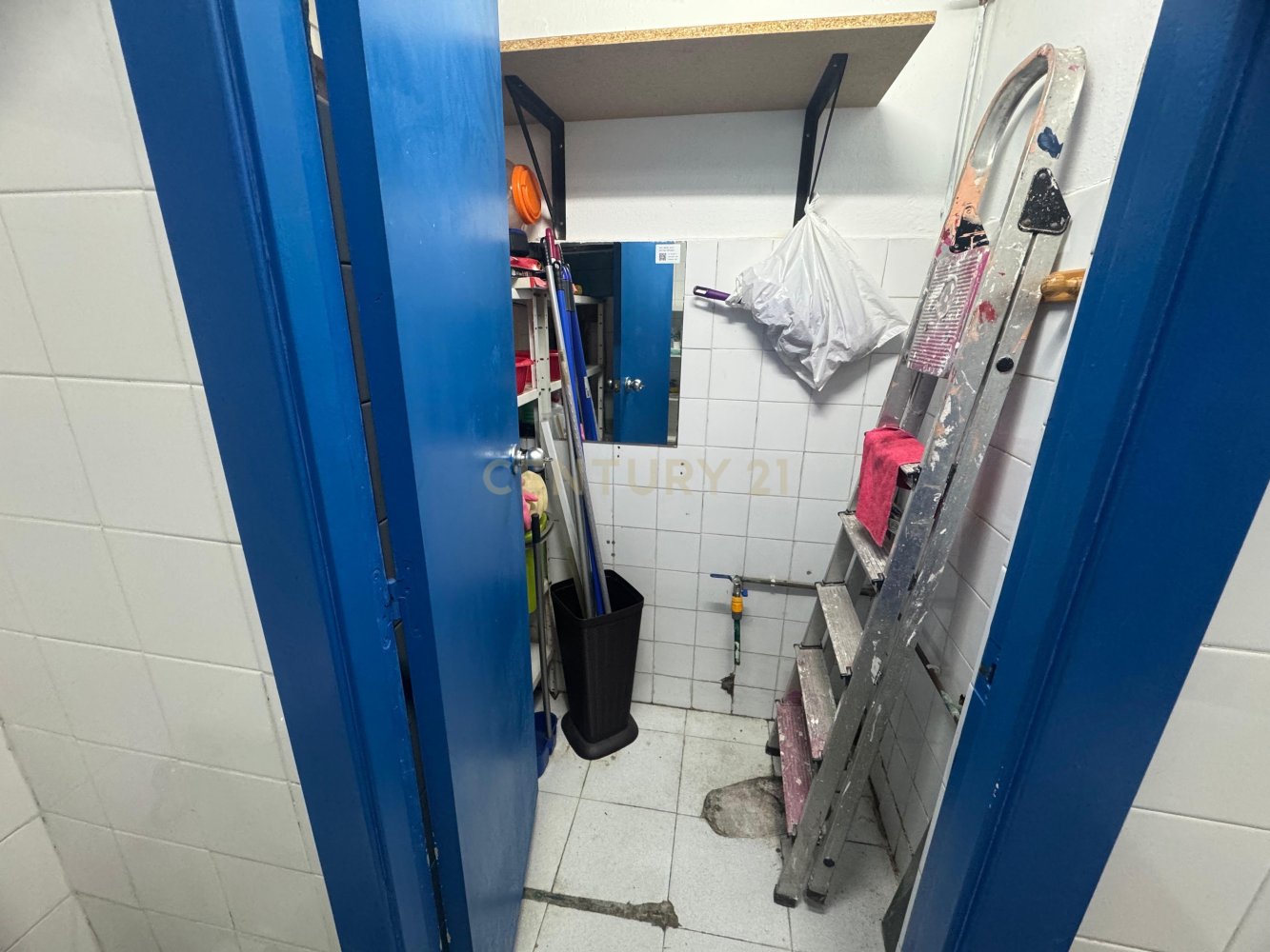 Commercial property in Sant Joan Despi, Barcelona, Spain 2 bedrooms, 53 sq.m. No. 199202