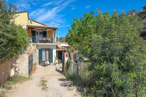 Villa en Sant Elm, Mallorca, España 6 dormitorios, 180 m2 No. 198837
