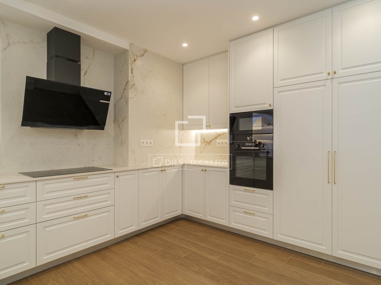 Apartment à Barcelona, Espagne 5 chambres, 215 m2 No. 200014